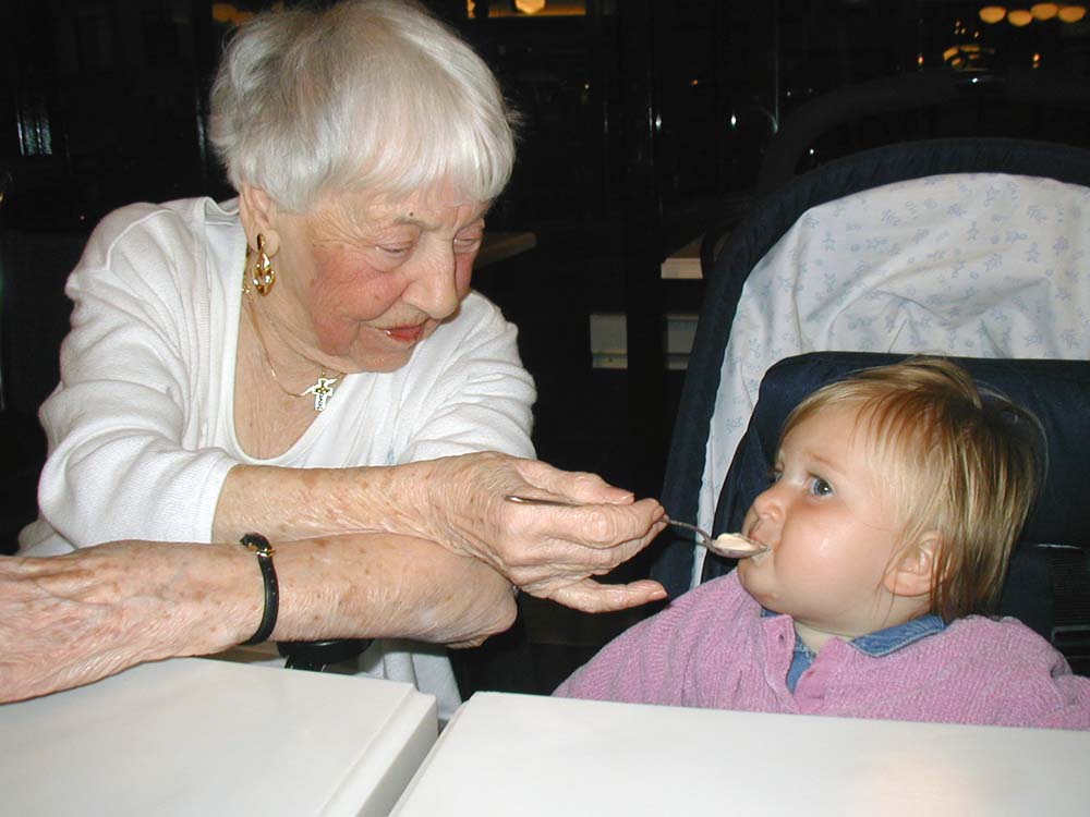 13_grandma_feeds_fiona