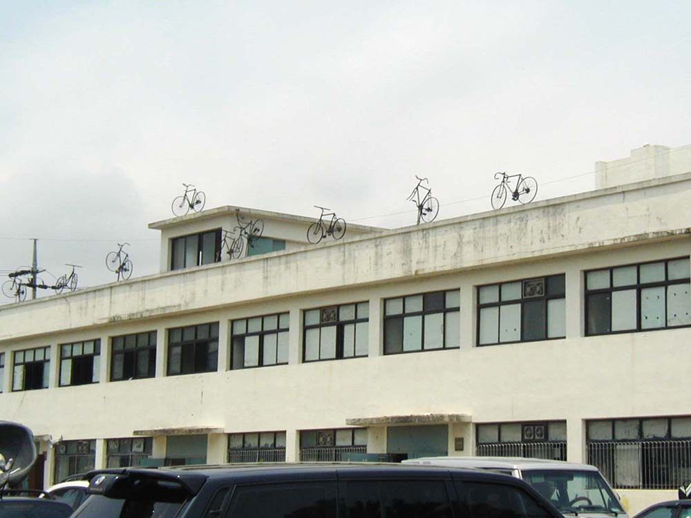 039_bikes_on_rooftop